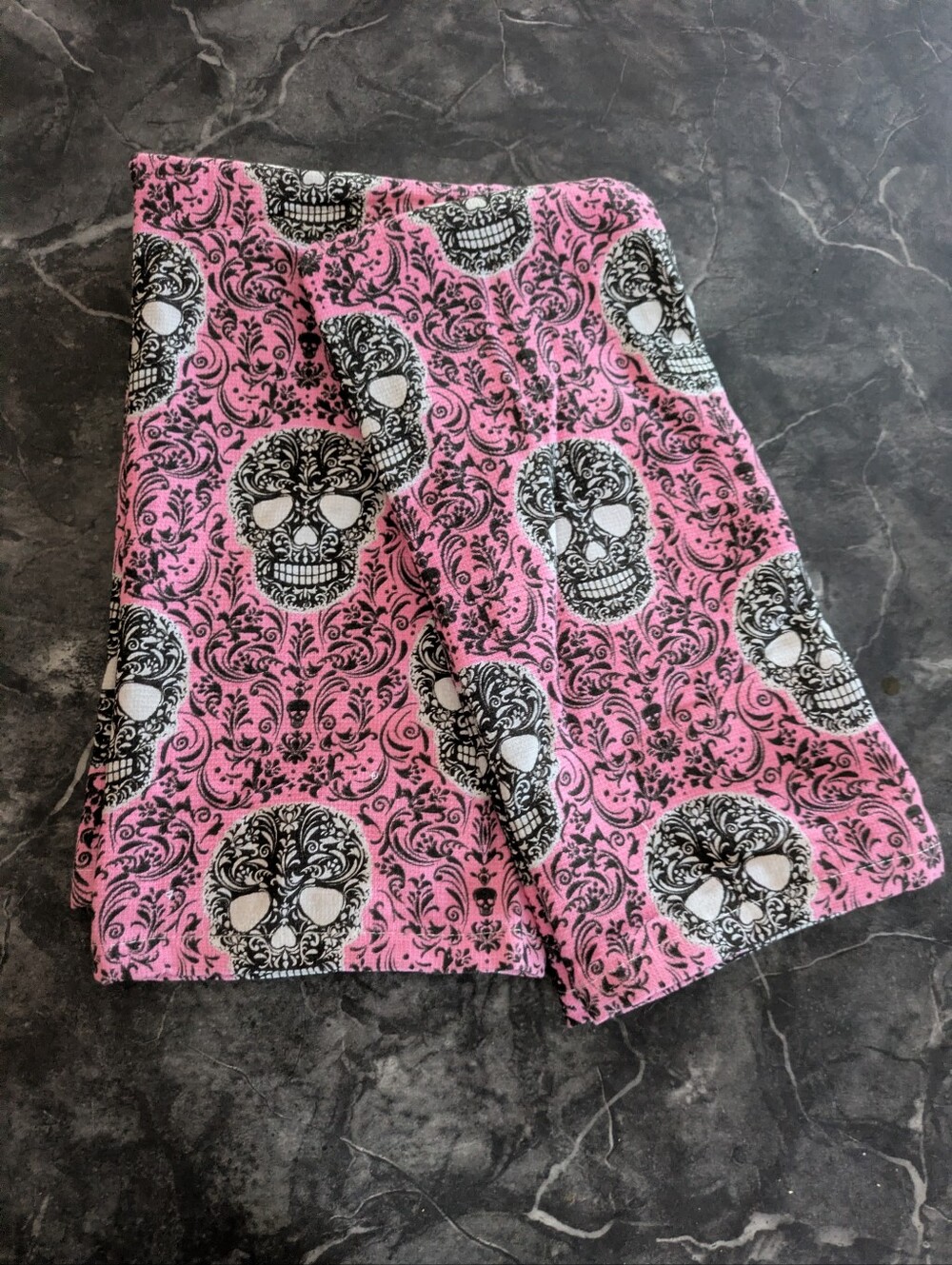 Betsey Johnson Halloween Skull Kitchen Towels Set of 2 Pink Black